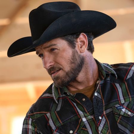 Picture of Ian Bohen wearing black hat 